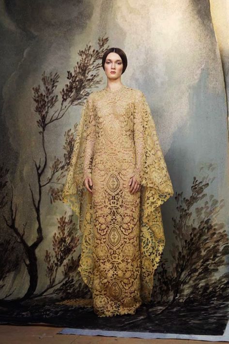 Smartologie: Valentino Haute Couture Editorial for Vogue Italia March 2014 Haute Couture Editorial, Couture Editorial, Valentino Haute Couture, Steven Meisel, Vogue Italia, Gorgeous Gowns, Mellow Yellow, Mode Style, Yellow Dress