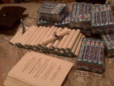 Wrap Mentos to create diploma favors for graduation party! College Grad Party, Graduation Dinner, Graduation Party High, Graduation Open Houses, Graduation Party Foods, Graduation Party Diy, Graduation Crafts, Graduation Party Planning, College Graduation Parties