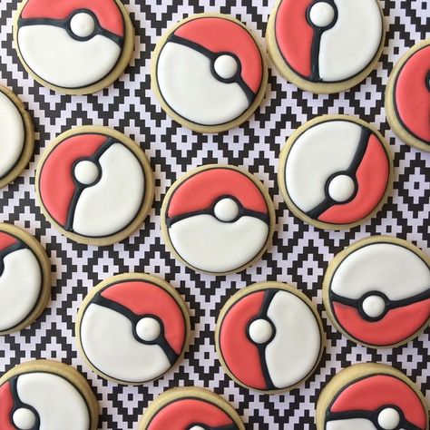 Pokemon Ball Cookies, Pokeball Cookies, Ball Cookies, Seventh Birthday, Pokemon Ball, Birthday Treats, 6th Birthday Parties, 6th Birthday, Cookies Recipes Christmas