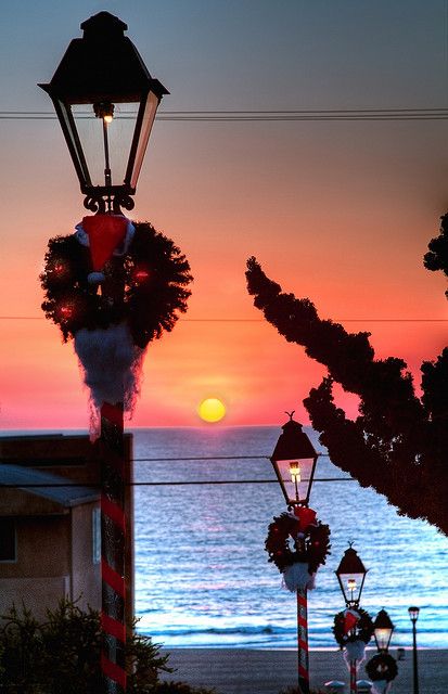 Christmas Sunset Christmas In La, Beachy Christmas, Nautical Christmas, Cozy Christmas Decor, Sunset Cruise, Christmas Inspo, Earth From Space, City Of Angels, Manhattan Beach