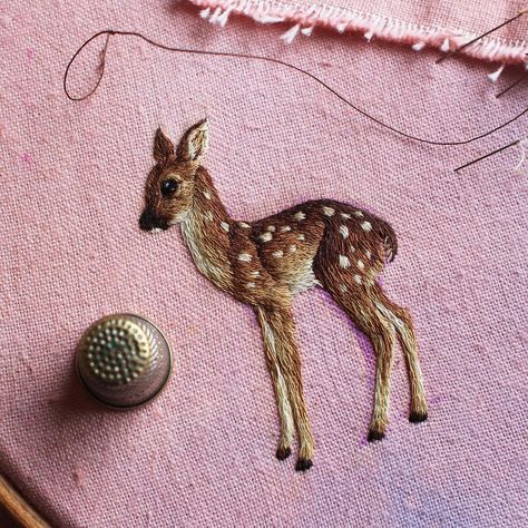 Chloe Giordano, Crewel Embroidery Tutorial, Crewel Embroidery Kits, Hand Crafts, Pola Sulam, Learn Embroidery, Animal Embroidery, 자수 디자인, Silk Ribbon Embroidery