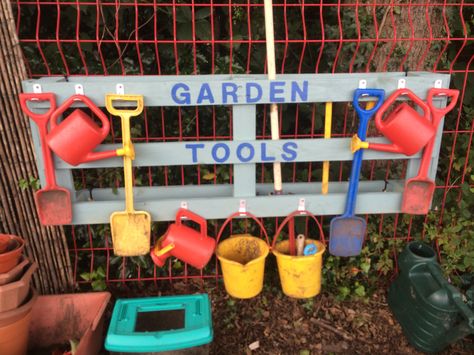 Garden tool holder I made from pallet -  Follow my "School projects made" Eyfs Garden Ideas, Small Sensory Garden, Nursery Garden Ideas, Eyfs Garden, Outdoor Eyfs, Eyfs Outdoor, Eyfs Outdoor Area, Preschool Playground, Garden Tool Holder