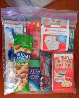 My Current Favorite Random Acts of Kindness Ideas #RAOK "No act of kindness however small is ever wasted." Hospital Care Package, Random Acts Of Kindness Ideas, Homeless Bags, Acts Of Kindness Ideas, Homeless Care Package, Kindness Ideas, Blessing Bags, Charity Project, Act Of Kindness