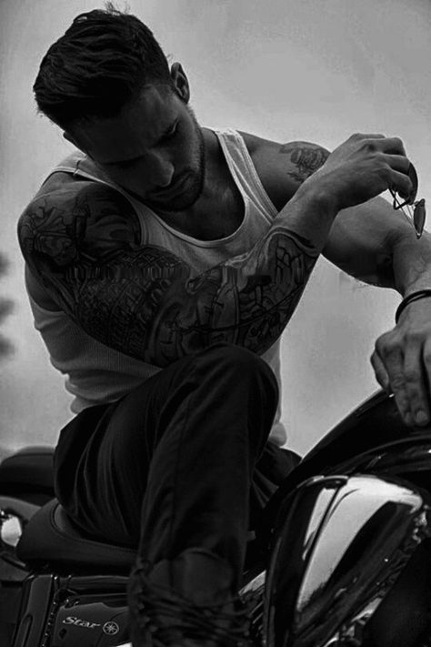 Guy On Motorcycle Aesthetic, Biker Aesthetic Male, Man On Motorcycle, Wattpad Men, Motorcycle Poses, Male Fitness Photography, Men Models, Hot Biker Guys, Mens Business Casual Outfits