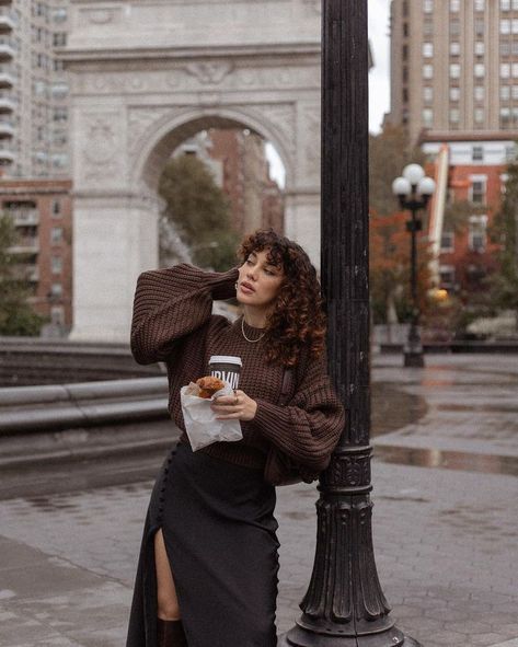 Autumn Aesthetic Photos, Barbie Brignoni, Autumn Poses, Autumn Photo Ideas, City Fashion Photography, Oat Milk Latte, Autumn Photoshoot, The Key To My Heart, Heart Chocolate