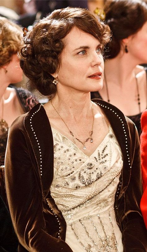 Downtown Abbey Fashion, Cora Crawley, Downtown Fashion, Downton Abbey Costumes, Downton Abbey Cast, Lady Sybil, Elizabeth Mcgovern, Lord And Lady, Downton Abbey Style