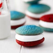 Red, White, and Blue Whoopee Pies Recipe Whoopee Pie, Patriotic Treats, Funfetti Cake Mix, Marshmallow Frosting, Blue Cookies, Summer Cakes, Funfetti Cake, Whoopie Pies, Cookie Pie