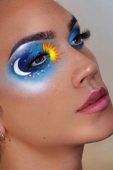 Sun And Moon Eye Makeup, Moon Face Makeup, Sun Moon Makeup, Sun And Moon Makeup Look, Moon And Sun Makeup, Cool Halloween Makeup Creative, Sun Makeup Looks, Moon Face Paint, Sun And Moon Makeup