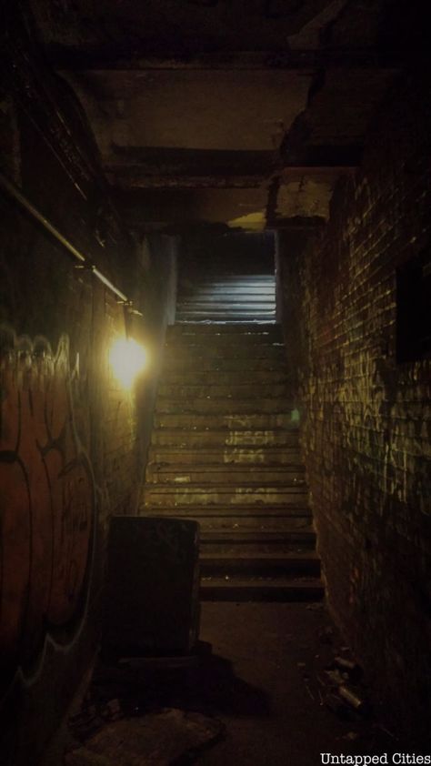 New York Subway, Subway Station, Nyc Subway, Neo Noir, Abandoned Houses, Abandoned Places, 1 2 3, Entrance, New York City