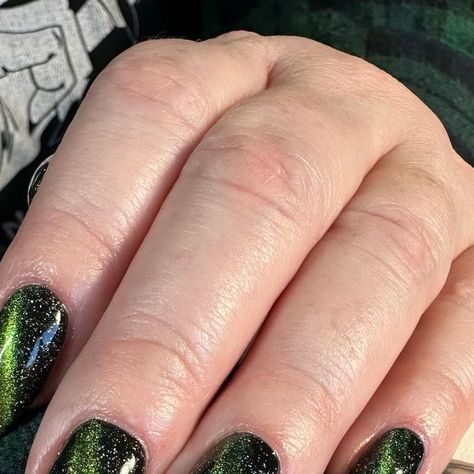 Black Gel Polish, Cats Eyes, Cats Eye, Green Nails, Nail Artist, Natural Nails, Base Colour, Gel Polish, A Black