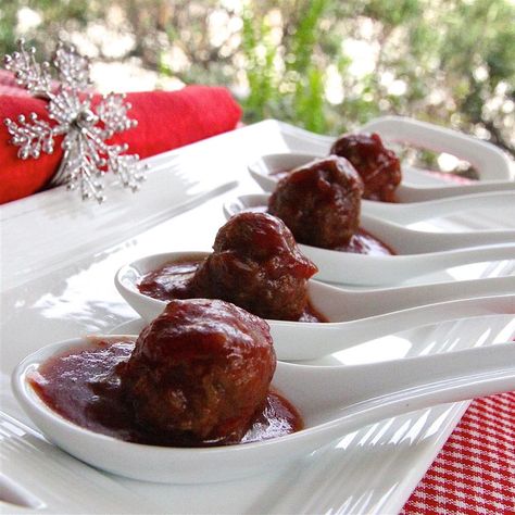 Christmas Eve Appetizers, Cocktail Meatball Recipes, Party Mix Snacks, Best Christmas Appetizers, Cocktail Meatballs, Appetizer Meatballs, Tasty Meatballs, Recipes Appetizers And Snacks, Jelly Recipes