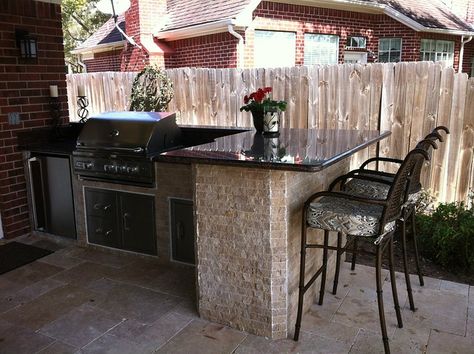 Outdoor kitchen in Sugar Land, Texas | Texas Custom Patios | Flickr Outdoor Kitchen Countertops, Outdoor Kitchen Decor, Outdoor Kitchen Bars, Outdoor Kitchen Appliances, Backyard Kitchen, Patio Kitchen, Budget Patio, Casa Exterior, Outdoor Kitchens