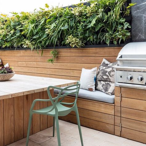 Bench Seating Outdoor, Built In Bench Seating, Vertikal Garden, Seating Outdoor, Cafe Seating, Sunday Vibes, Outdoor Dining Spaces, Built In Bbq, Isaac Newton