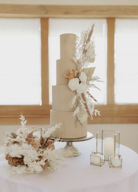 Colour for a barn wedding are so key, and these creams and neutral tones are so complimentary to the surroundings. The cake keeps simple and smooth, but with the dried floral additions to create depth and texture to this cake, tying in with the bride's bouquet. Simple Floral Wedding Cake, Barn Wedding Cake, Simple Floral Wedding, Barn Wedding Cakes, Bride's Bouquet, Floral Wedding Cake, Converted Barn, Cake Inspo, Modern Wedding Cake