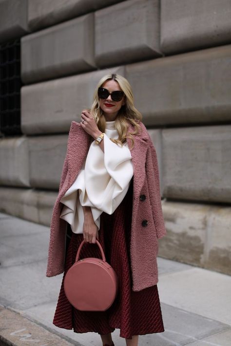 Sep 10, 2018 - Top: Brandon Maxwell (last seen here, also love this bell sleeve top and this one). Coat: Topshop (also love this blush coat). Shoes: Schutz. Bag: Mansur Gavriel. Skirt: Roksanda (also love this full skirt). Belt: Gucci. Sunglasses: Linda Farrow. Thank you to Nordstrom for partnering on this post. Rosa Outfit, Sukienki Maksi, Burgundy Outfit, Pink Coat, Mode Chic, Stil Inspiration, Looks Street Style, Outfit Trends, Ținută Casual