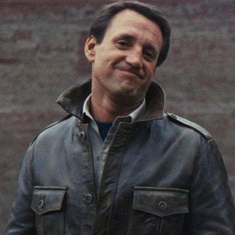 Roy Scheider, Jaws Movie, Funny Shark, Assassins Creed Art, Assassin Creed, Sharks Funny, Marine Biology, Visual Representation, Brown Leather Jacket