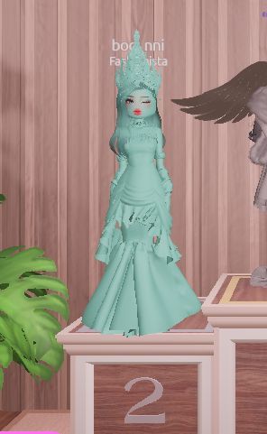 Surrealism Dress To Impress, Halloween Fashion Outfits, Award Show Dresses, Roblox Dress, Figure Dress, Dti Outfits, Iconic Dresses, Pearl Dress, Y2k Clothing