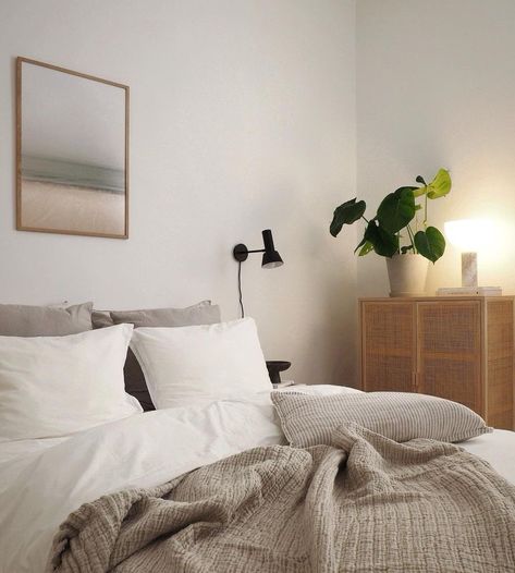 Small Scandinavian Bedroom, Bedroom Scandinavian, Cosy Bedroom, Sleeping Room, Decor Trends, Gen Z, Apartment Inspiration, Minimalist Bedroom, Bedroom Inspo