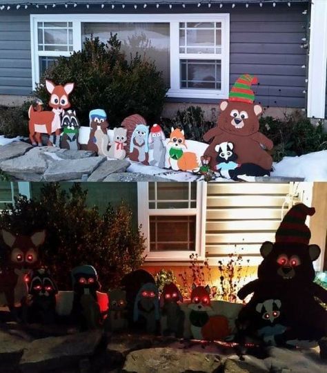 South Park Christmas Decor Woodland Critter Christmas, Funny Animals Pictures, Christmas Door Decorating Contest, Door Decorating Contest, Christmas Light Displays, Woodland Critters, Animals Pictures, No Words, Christmas Display