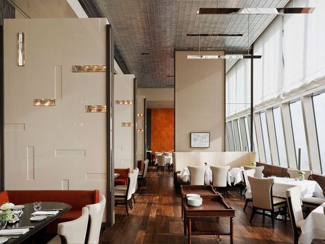 Warm colours tend to draw people further into an interior - 87th floor Dining Room, Park Hyatt Shanghai. Park Hyatt Shanghai, Tony Chi, Bar Restaurant Interior, Space Hotel, Public Hotel, Design Café, Lobby Lounge, Hotel Lounge, Park Hyatt