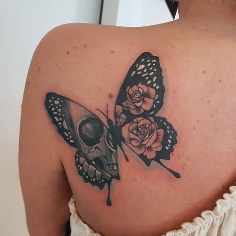 Lil Drawings, Skull Butterfly Tattoo, Butterfly Neck Tattoo, Girly Skull, Rose And Butterfly Tattoo, Full Hand Tattoo, Wrist Tattoo Cover Up, Tattoo Pics, Nice Tattoos