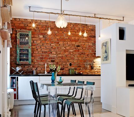 Exposed Brick Decor : A fabulous accent wall that gives the space that wonderfully open feeling! Brick Wall Kitchen, Bedroom Industrial, Brick Decor, Brick Kitchen, A Brick Wall, Kitchen And Dining Room, Exposed Brick Walls, Trendy Kitchen, Stylish Kitchen