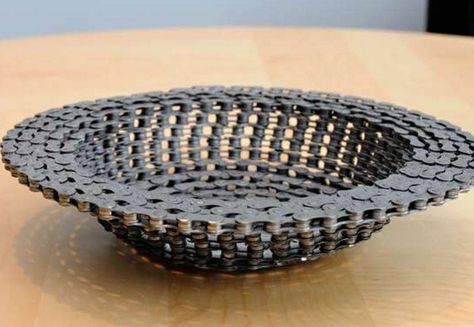 Bicycle Parts Art, Recycled Bike Parts, Upcycled Bike, Bicycle Diy, Bicycle Chains, Homemade Furniture, Bicycle Decor, Old Bicycle, Bicycle Chain