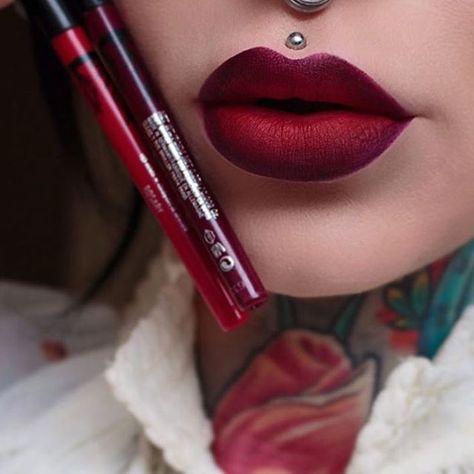 #EverlastingLipLiner in #Rosary + #Bloodmilk ❤️ They're so creamy, you could rock them on their own! 😱😍 👄: @julinamarch   #katvondbeauty #everlastinglipliner #vegan Black Goth Makeup, Discontinued Makeup, Kat Von D Lipstick, Fall Eyeshadow Looks, Deep Red Lipsticks, Enhance Beauty, Dark Red Lips, Beautiful Lipstick, Eyebrow Eyeshadow