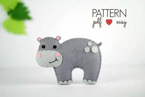 Hippo Sewing Pattern, Safari Nursery Mobile, Hippo Pattern, Sewing Animals, Felt Elephant, Felt Animal Pattern, Safari Mobile, Easy Felt Crafts, Safari Baby Mobile