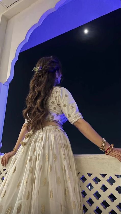 Lehnga Photoshoot, Lehnga Photoshoot Poses, Lehenga Poses, Traditional Poses, Diwali Outfits, Pani Puri, Desi Vibes, Desi Love, Traditional Aesthetic