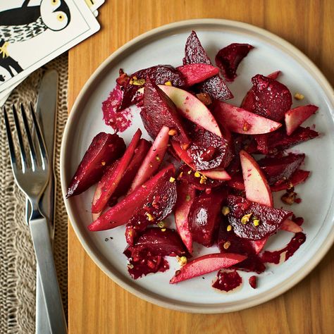 Beet And Apple Salad, Savory Apple Recipes, Thanksgiving Side Dishes Healthy, Fall Apple Recipes, Apple Salad Recipes, Balsamic Recipe, Apple Slaw, Sweet Potato And Apple, Wine Magazine