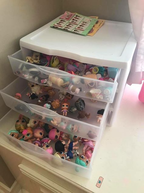 3 drawer used to organize LOL Dolls Lol Organization Ideas, Organize Lol Dolls, Lol Doll Organization Ideas, Polly Pocket Storage Ideas, How To Organize Barbie Stuff, Baby Doll Organization, Lol Doll Storage, Lol Room, Rustic Country Bedroom