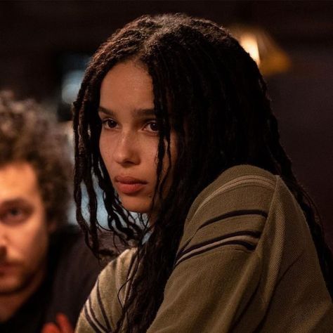 zoë kravitz high fidelity Pale Palette, Zoe Kravitz Style, Zoe Isabella Kravitz, Zoe Kravitz, High Fidelity, Girl Crushes, Mode Inspiration, Pretty Woman, Pretty People