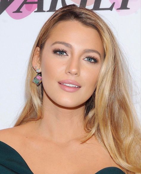 Blake Lively Lips, Blake Lively Curly Hair, Blake Lively Age, Blake Lively Makeup, Gala Makeup, Red Carpet Makeup, Bad Makeup, Celebrity Makeup Looks, Hollywood Actress