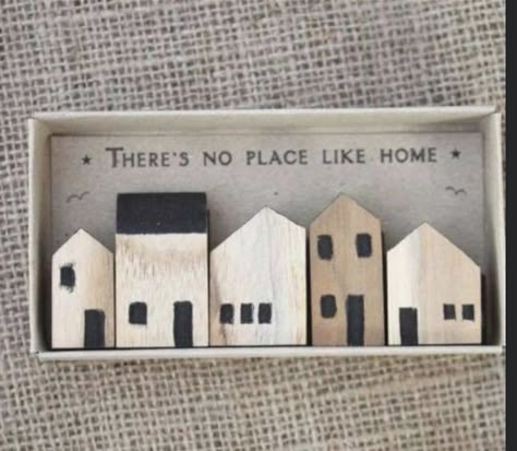 Mini Wooden Houses, Scrap Wood Crafts, Small Wooden House, Wood Block Crafts, Pottery Houses, Block Craft, Wooden Houses, Driftwood Crafts, Diy Holz