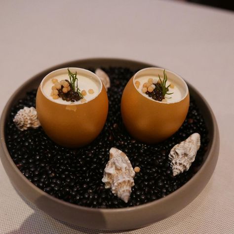 TheTraveller99 on Instagram: “Fantastic start into a great meal with this Golden egg, topped with caviar at @_patrickmahler @parkhotelvitznau @restaurantfocus…” Egg Caviar Appetizer, Caviar Fine Dining, Egg Fine Dining, Michelin Food, Backyard Dinner, Golden Egg, Food Style, Michelin Star, Thai Food