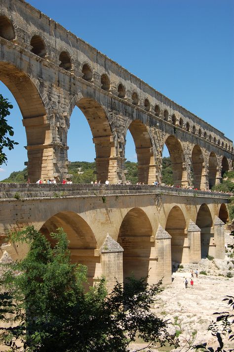 Aqueduct Rome, Sandstone Castle, Roman Bridge, Roman Aqueduct, Old Bridges, Beautiful Ruins, Roman Ruins, Bridge Photography, Cathedral Architecture