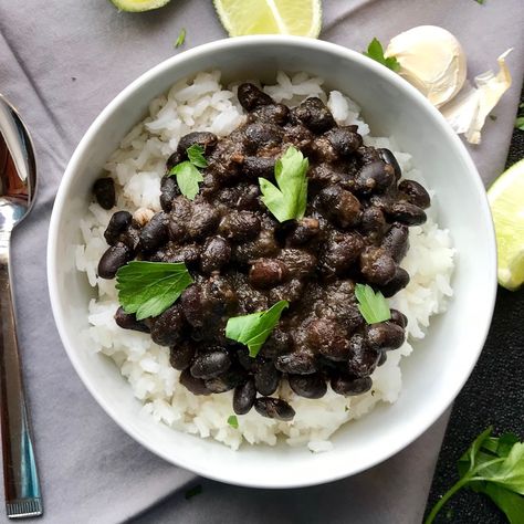 Feijão: Brazilian Beans Recipe Brazilian Beans Recipe, Brazilian Black Beans, Brazilian Beans, Busy Mom Recipes, Dried Black Beans, Black Beans And Rice, Black Bean Recipes, Beans And Rice, Beans Recipe