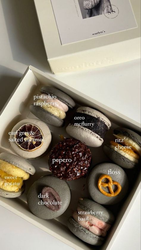 Dozen Cookies Packaging, Kue Macaroon, Fancy Desserts, Cute Desserts, Food Obsession, Cafe Food, Interesting Food Recipes, Macaroons, Yummy Food Dessert