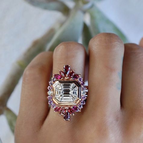 The Most Popular Engagement Rings In NYC And L.A. Right Now Beeds Jewelery, Skor Sneakers, Most Popular Engagement Rings, Popular Engagement Rings, Trending Engagement Rings, Engagement Rings Affordable, Ring Trends, Sitting Pretty, Antique Engagement