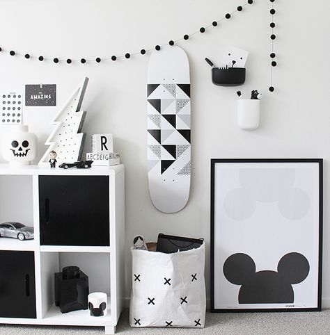 Monochrome Kids Room, Disney Bedroom, White Kids Room, Disney Room, Monochrome Kids, Disney Bedrooms, Sears Tower, Minimal Bedroom, Office Playroom