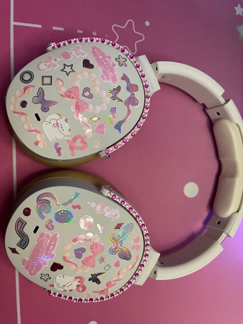 Headphones Aesthetic Skullcandy, Skullcandy Hesh Anc, Skullcandy Headphone Aesthetic, Skullcandy Headphone, Skullcandy Earphones, Headphone Deco, Headphones Decoration, Strawberry Vines, Clutter Core