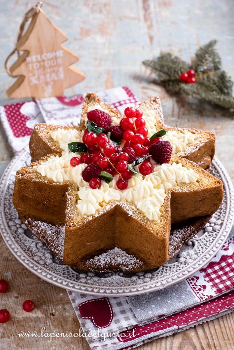 Stella di pandoro: facile con crema senza cottura! Panettone Recipe, Xmas Food, Sweet Christmas, Yummy Sweets, Christmas Cake, Christmas Treats, Christmas Dinner, Mini Cheesecake, Christmas Food