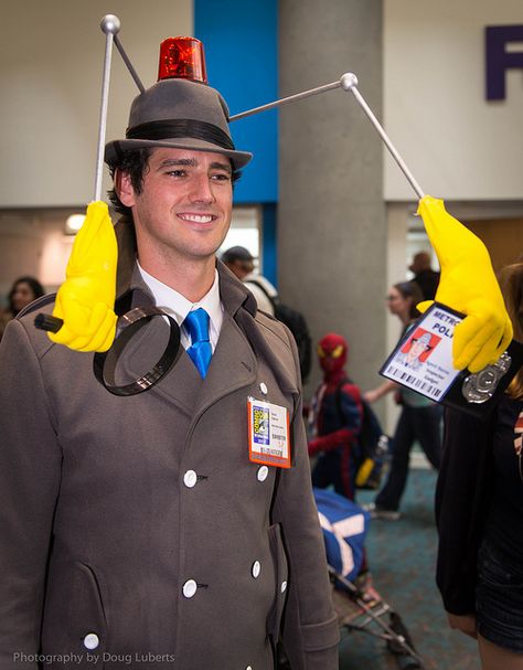 Inspector Gadget, SDCC 2013. Gadget Cosplay, Inspector Gadget Costume, Diy Halloween Costumes For Women, Inspector Gadget, Diy Halloween Costumes Easy, Epic Cosplay, Idee Cosplay, Fantasias Halloween, Easy Diy Halloween