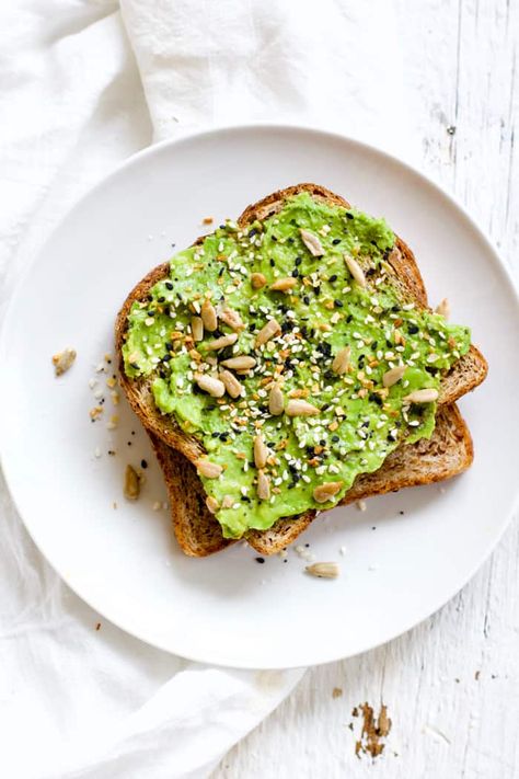 Mashed Avocado Toast, Cinnamon Raisin Bagel, Sprouted Grain Bread, Everything Bagel Seasoning, Sprouted Grains, Avocado Toast Recipe, Bagel Seasoning, Yummy Meals, Mashed Avocado