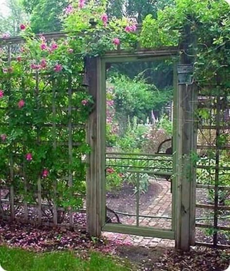 Garden Gate Design, Diy Garden Fence, Upcycle Garden, Garden Wallpaper, Backyard Inspiration, The Secret Garden, Beautiful Backyards, Garden Doors, Garden Fencing