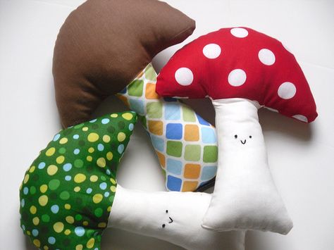 mushrooms Mushroom Pillow Sewing Pattern, Mushroom Pillow Pattern, Mushroom Template, Mushroom Pillow, Autumn Things, Pillow Sewing, Simple Sewing, Sewing School, 3 Boys