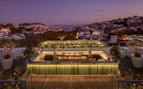 Bars In Lisbon, Rooftop Bar Design, Rooftop City, Best Rooftop Bars, Sky Bar, Rooftop Bars, Rooftop Restaurant, Cities In Europe, Foxtrot