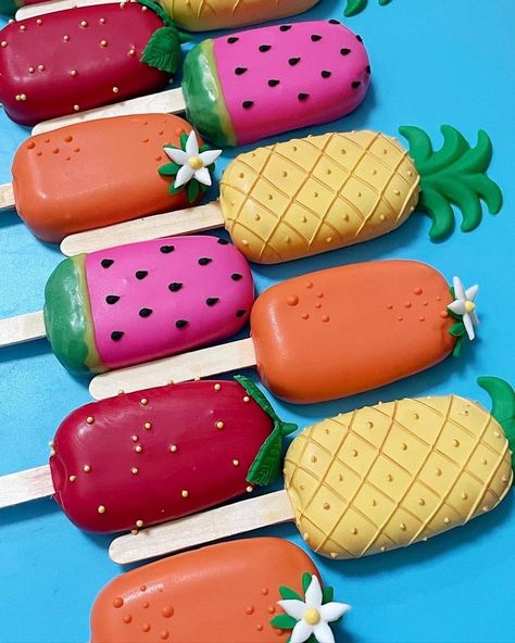 Cake Pop Summer, Hawaiian Theme Cake Pops, Twotti Fruity Cake Pops, Tropical Theme Cake Pops, Pool Theme Cake Pops, Hawaiian Theme Treats, Luau Party Treats, Cake Pops Summer, Hawaiin Cakes Ideas