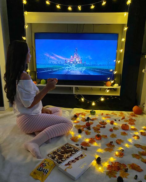 Cozy autumn movie night 🎬 @klarisadukez #disney #movienight #disneymovie #autumn #autumnvibes #cozy #autumndeko #inspohome Disney Movie Date Night, Autumn Movie Night, Autumn Movie, Date Night Aesthetic, Disney Movie Night, Movie Date, Film Disney, Cozy Autumn, Disney Movie